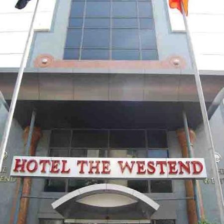 Hotel The Westend Ahmedabad Esterno foto