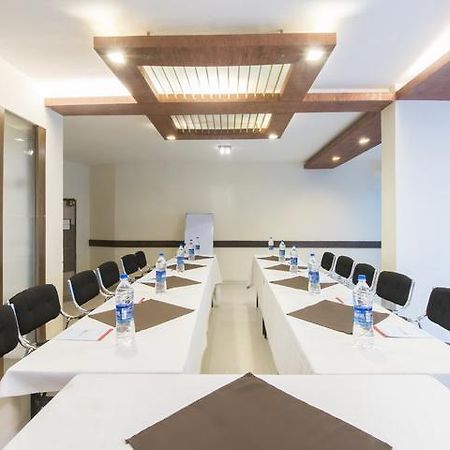 Hotel The Westend Ahmedabad Esterno foto