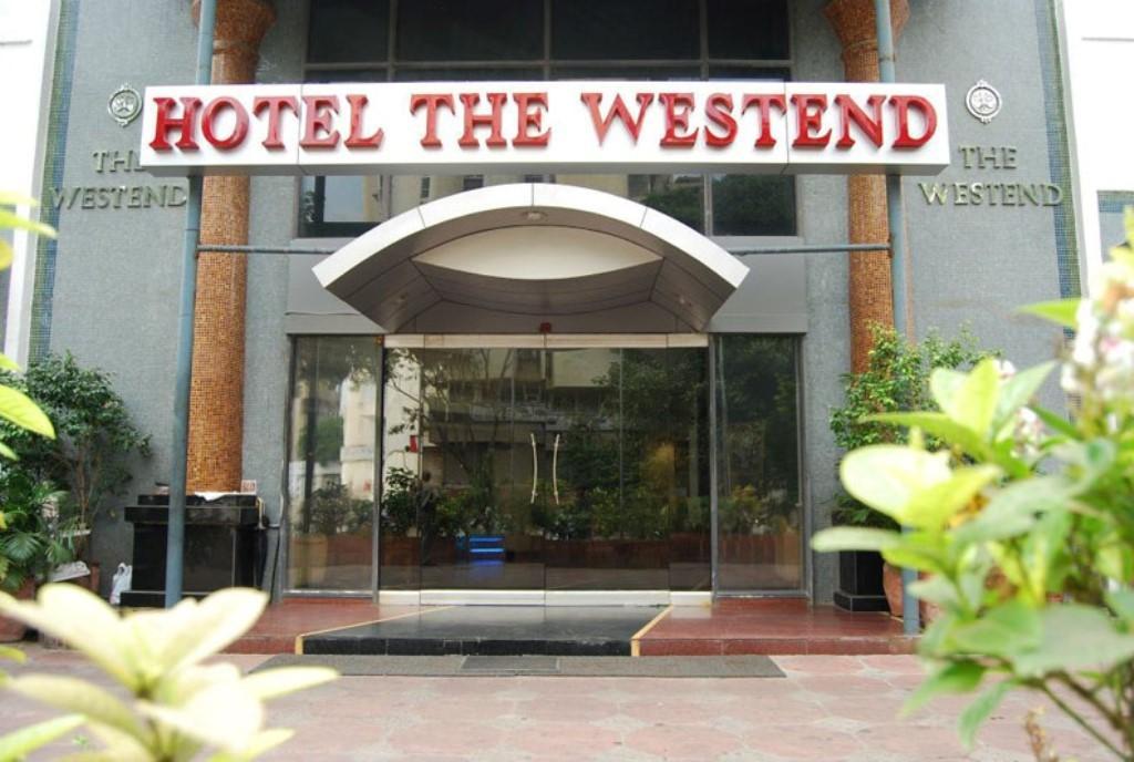 Hotel The Westend Ahmedabad Esterno foto