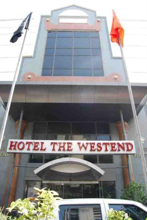 Hotel The Westend Ahmedabad Esterno foto