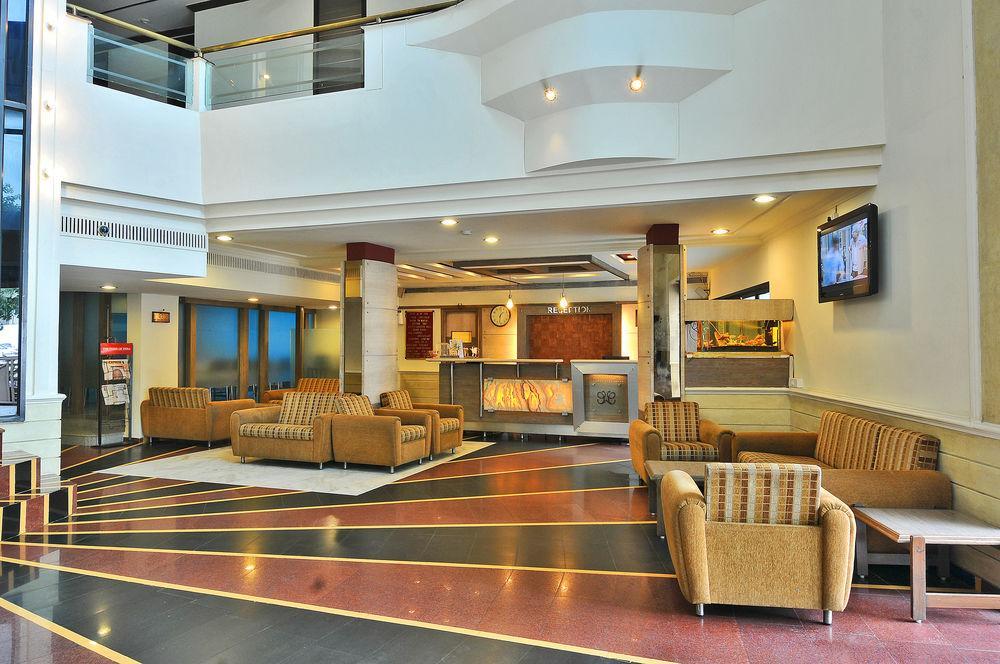 Hotel The Westend Ahmedabad Esterno foto