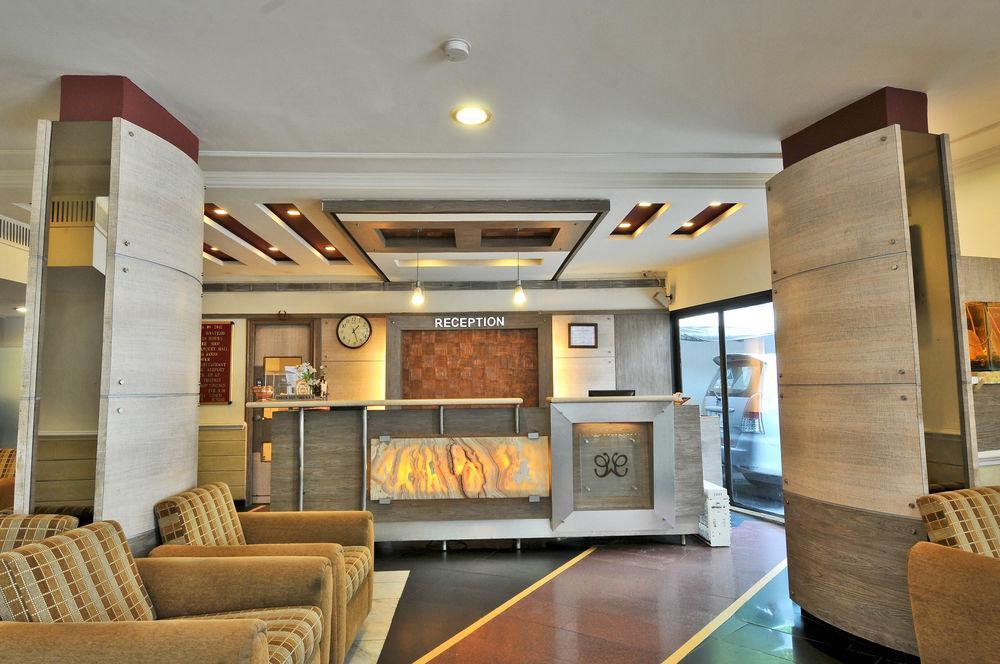 Hotel The Westend Ahmedabad Esterno foto