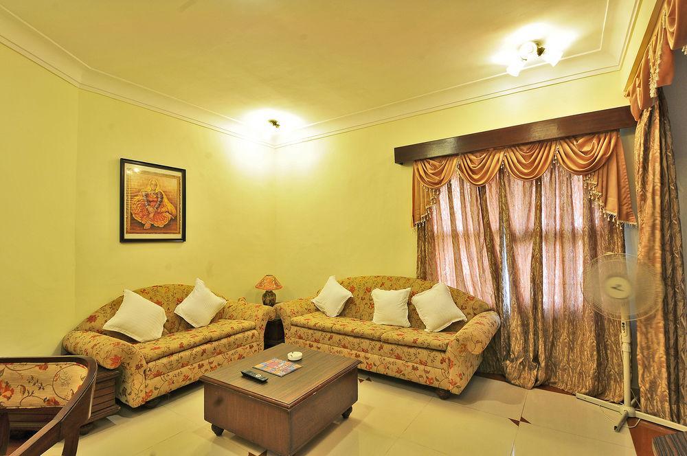 Hotel The Westend Ahmedabad Esterno foto
