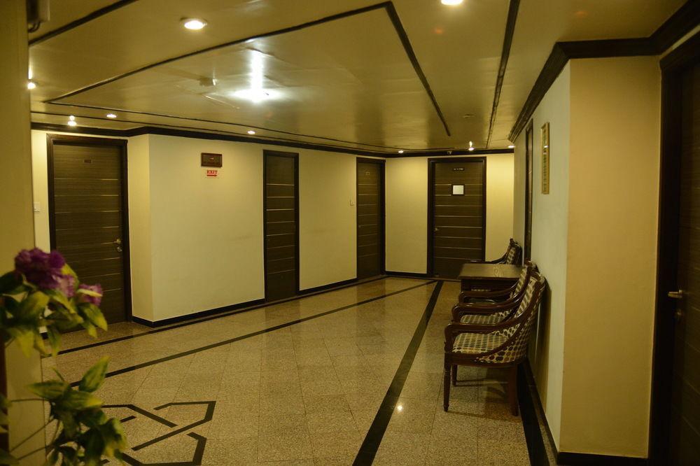 Hotel The Westend Ahmedabad Esterno foto