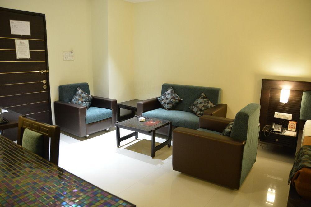 Hotel The Westend Ahmedabad Esterno foto