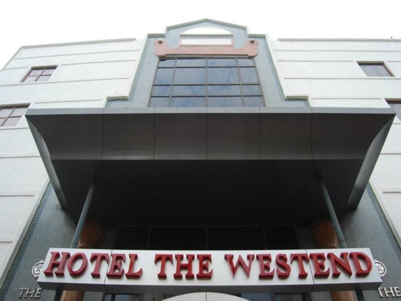 Hotel The Westend Ahmedabad Esterno foto