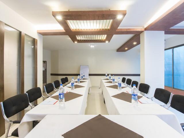 Hotel The Westend Ahmedabad Esterno foto