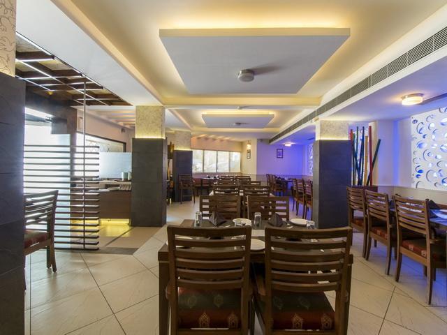 Hotel The Westend Ahmedabad Esterno foto