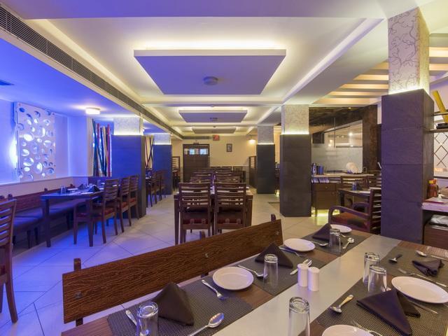 Hotel The Westend Ahmedabad Esterno foto