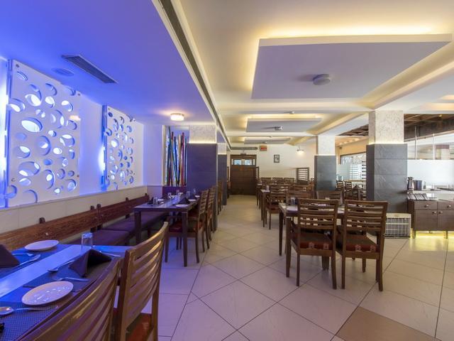 Hotel The Westend Ahmedabad Esterno foto