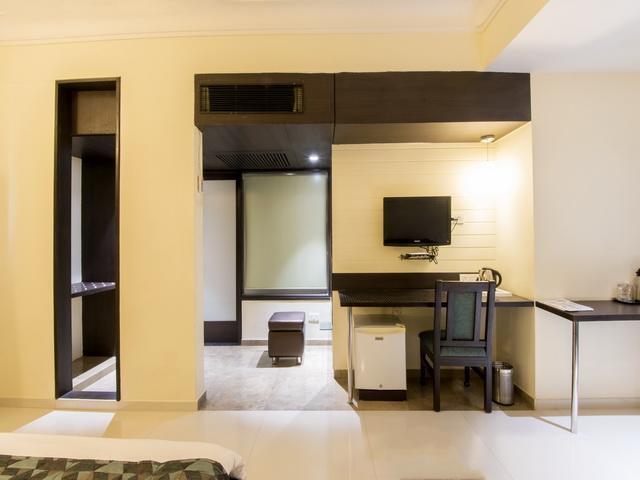 Hotel The Westend Ahmedabad Esterno foto