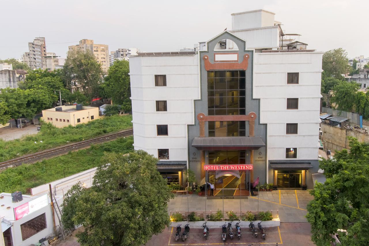 Hotel The Westend Ahmedabad Esterno foto