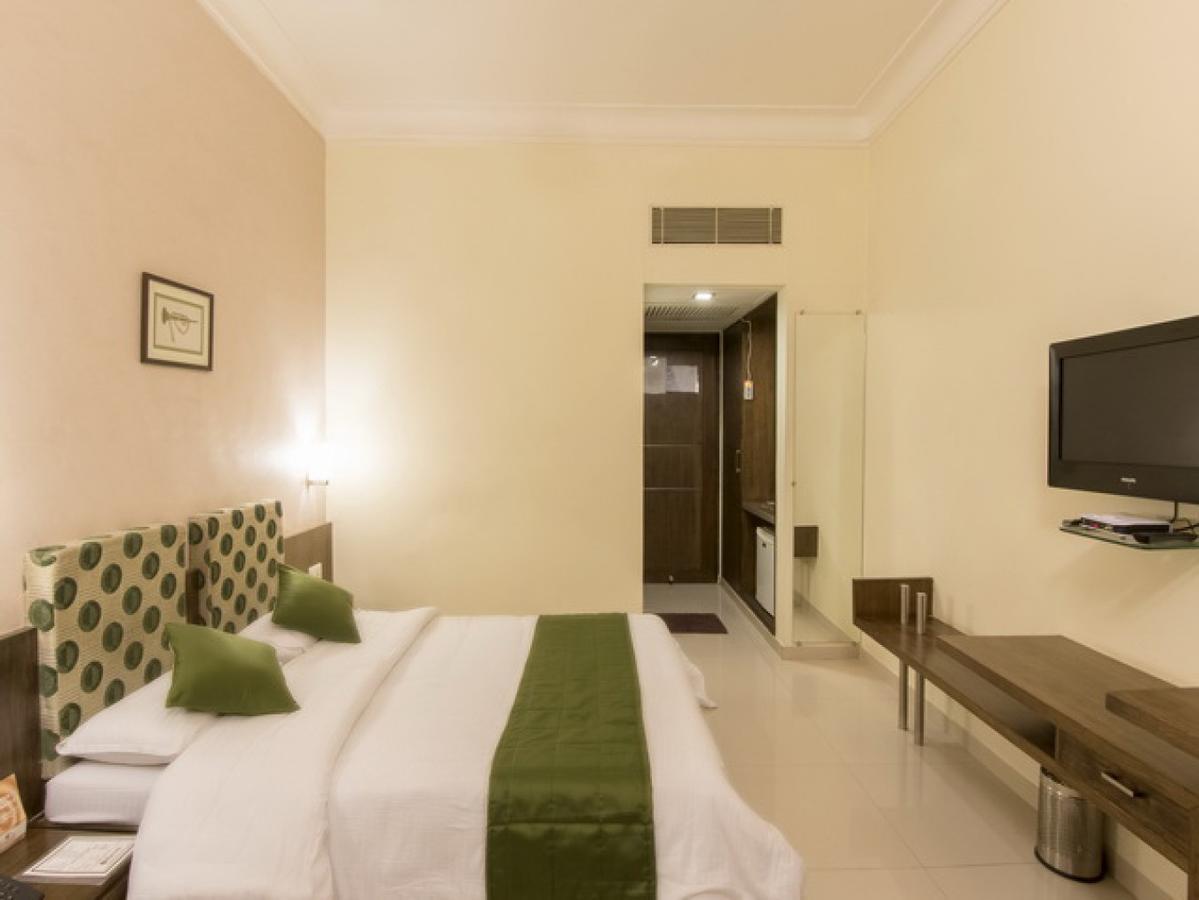 Hotel The Westend Ahmedabad Esterno foto