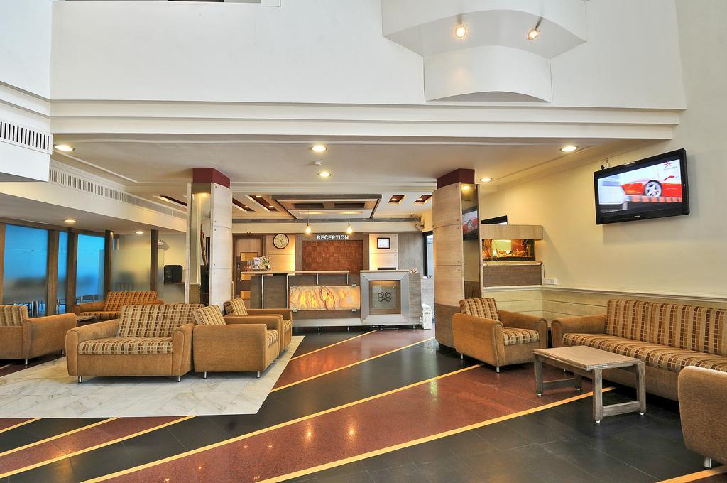 Hotel The Westend Ahmedabad Esterno foto