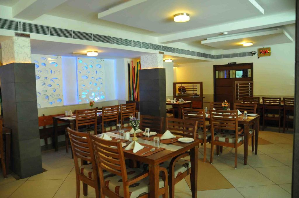 Hotel The Westend Ahmedabad Esterno foto
