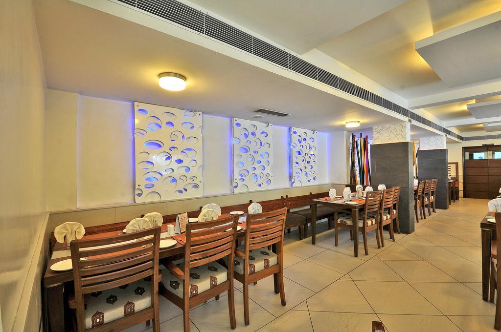 Hotel The Westend Ahmedabad Esterno foto